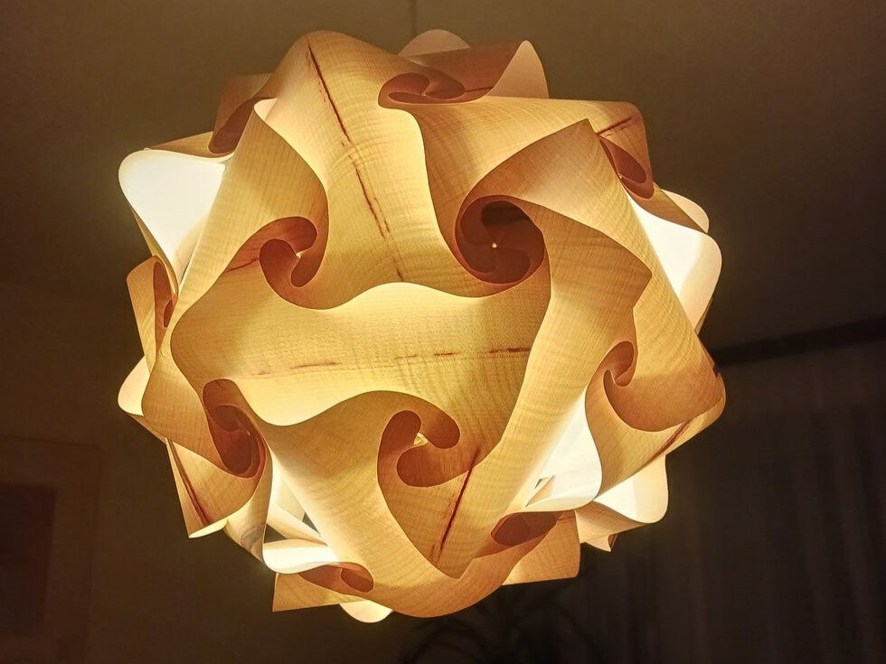 Lampe aus Ahorn-Furnierholz